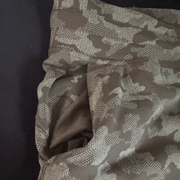 Women's Lilulemon Camouflage Jogger Pants - Picture 4 of 8